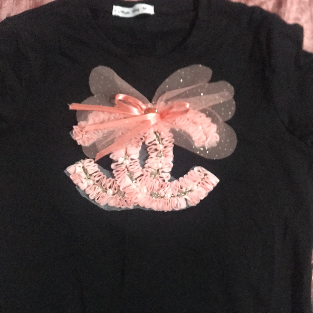 Cute black logo T-shirt
